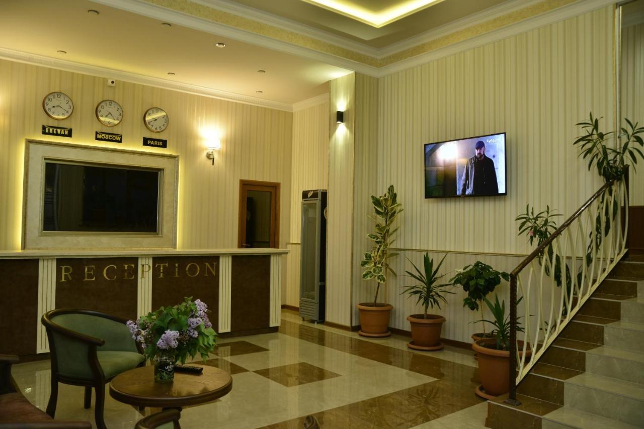Khrchit Hotel Martuni Exterior foto