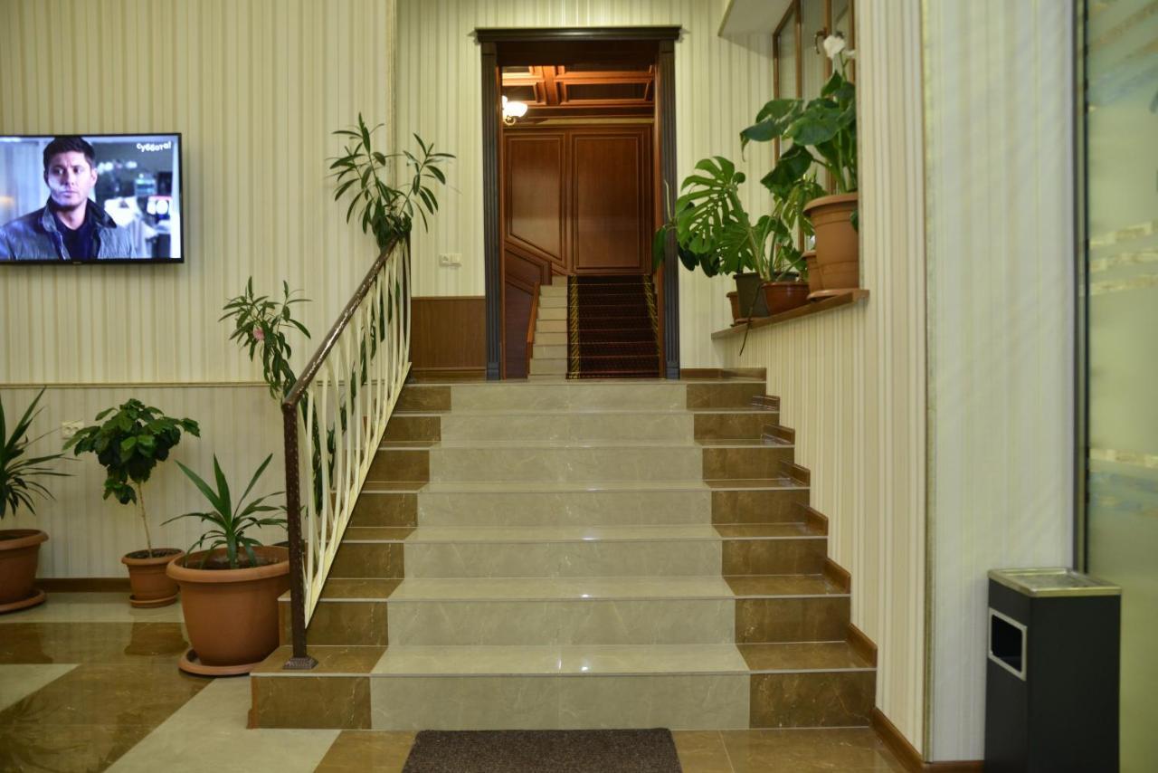 Khrchit Hotel Martuni Exterior foto